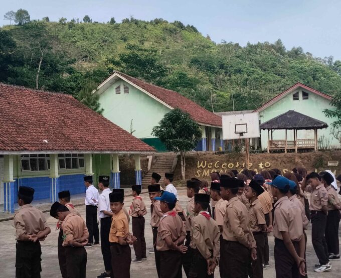 LATIHAN DASAR KEPEMIMPINAN SISWA